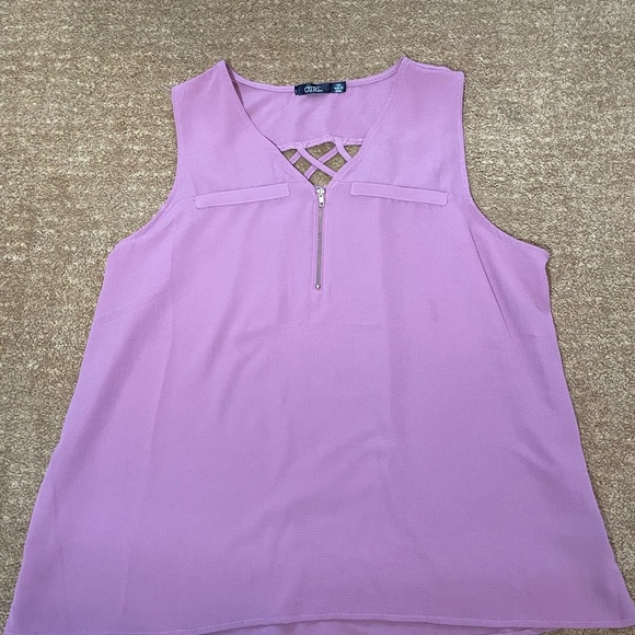 cure. Tops - Cure. Women’s Sleeveless Top Size (2XL)